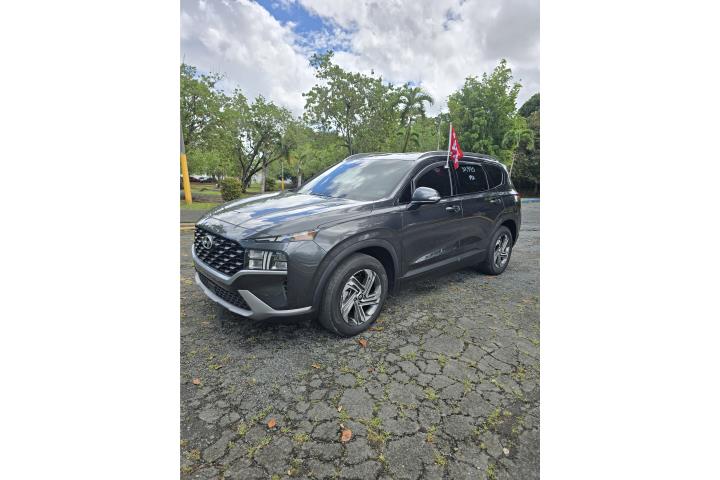 Hyundai Santa Fe SEL 2023 solo 19 mil millas