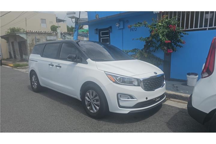 $14,995.00 KIA SEDONA LX