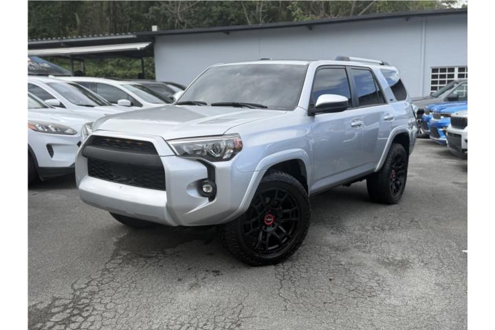 2022 Toyota 4Runner SR5 58,586 millas