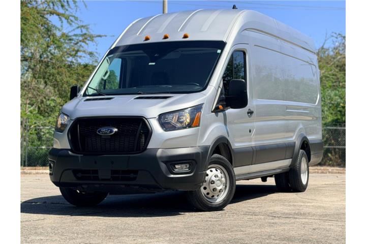 FORD TRANSIT 350HD 2023 SOLO 19K MILLAS