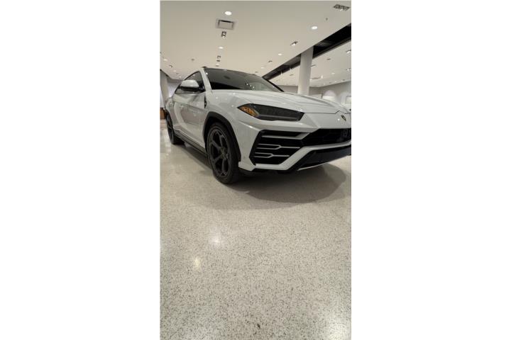 2020 Lamborghini URUS