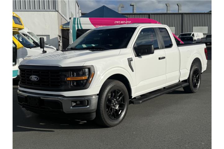 Ford F-150 XL 2024 (Cabina y media)