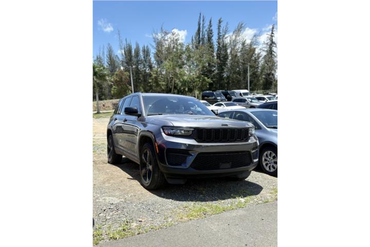 Jeep GRAN CHEROKEE 2023 CON SOLO 30K MILLAS!!