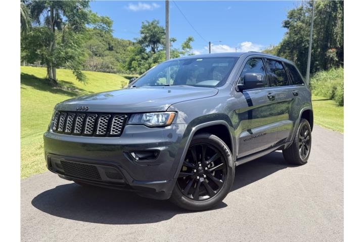 2017 Jeep Grand Cherokee/ Solo 31k millas