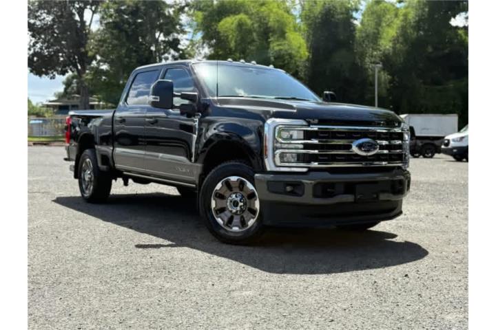 Ford F-250 King Ranch FX4 2025