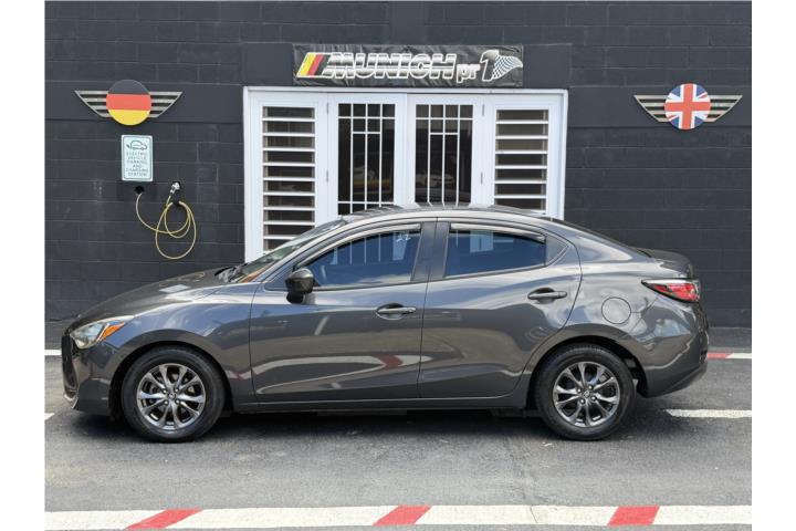 TOYOTA YARIS SOLO 72K MILLAS