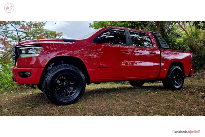 RAM 1500 BIGHORN 2022 CON RAMBAR COMO NUEVA