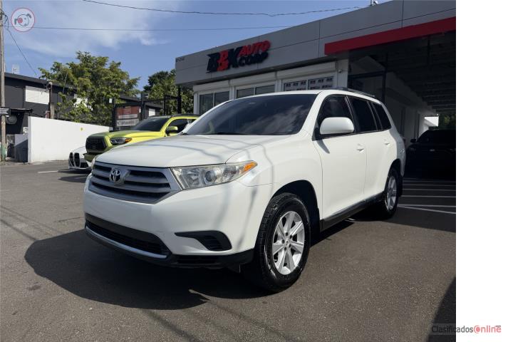 TOYOTA HIGHLANDER LE 2011