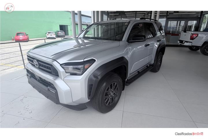 2025 4RUNNER SR5 con solo 9K Millas