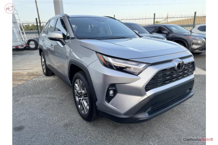 Toyota RAV4 XLE Premium 2024