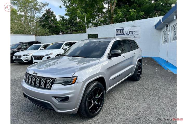 JEEP GRAND CHEROKEE LAREDO 2020