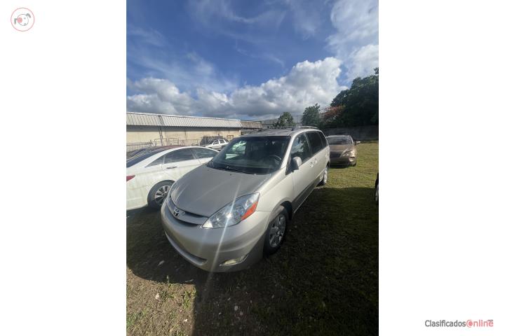 Toyota Sienna 2008 $1,900