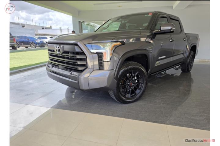 TOYOTA TUNDRA 4X4 SR5-2899 MILLAS