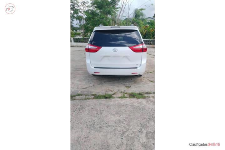 Toyota Sienna LE 2019 Blanca  Un Solo Dueño