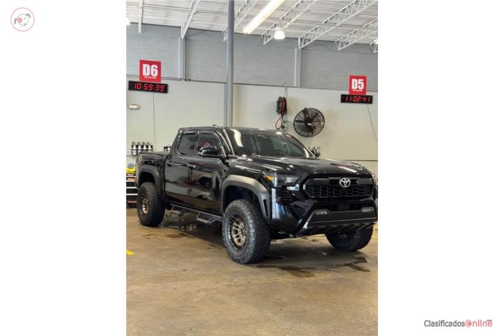 TOYOTA TACOMA OFFROAD PREMIUM 2025 4K MILLAS