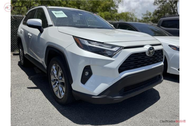 Toyota Rav4 XLE Premium 2024 | Clean Carfax!