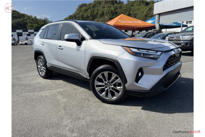Toyota RAV4 XLE Premium 2024