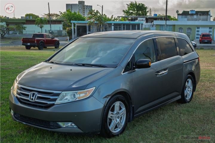 Honda Odyssey 2011 Touring 102k millas $6500