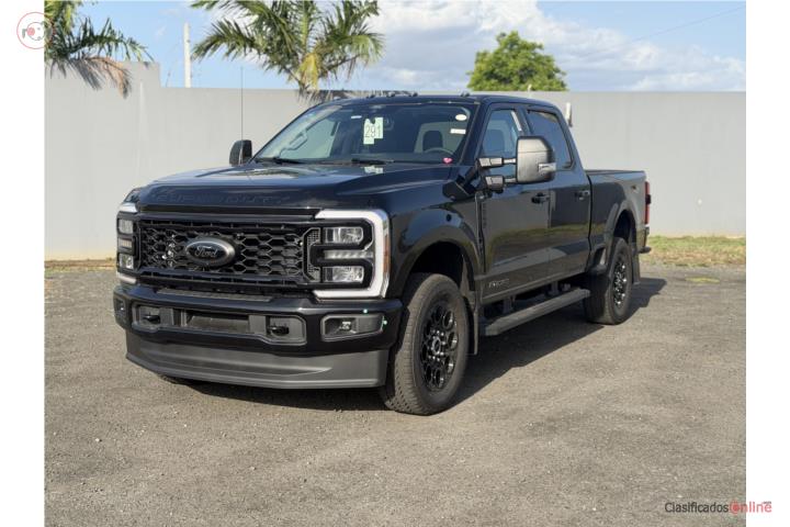 Ford F-250 XLT PREMIUM 2026 Panorámica y piel