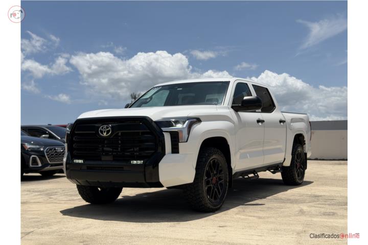 Toyota Tundra SR 2024 poco millaje Como NUEVA
