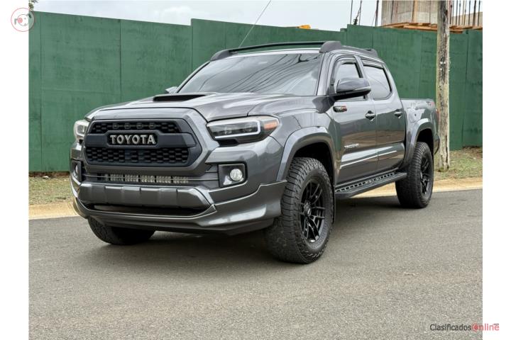 TOYOTA TACOMA TRD SPORT 2017! 80K MILLAS!!