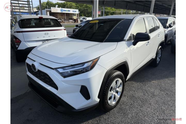TOYOTA RAV4 LE 2025