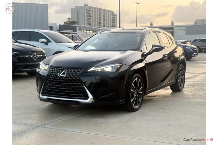 2025 LEXUS UX300H PREMIUM SOLO 17K MILLAS