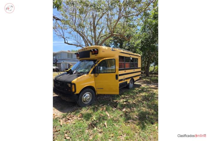 Guagua escolar transformada a motorhome