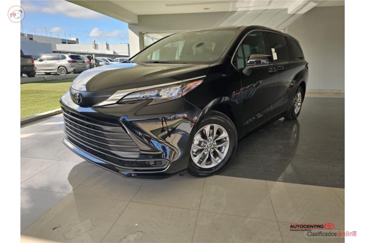 Toyota Sienna LE 2026
