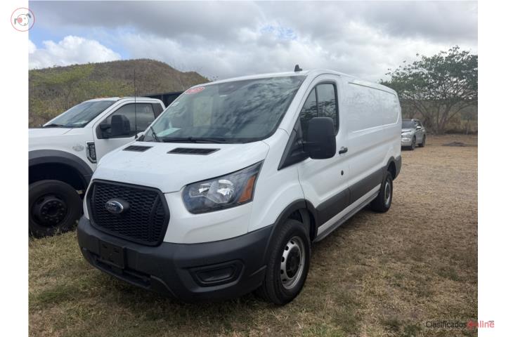 FORD TRANSIT 250 AÑO 2023