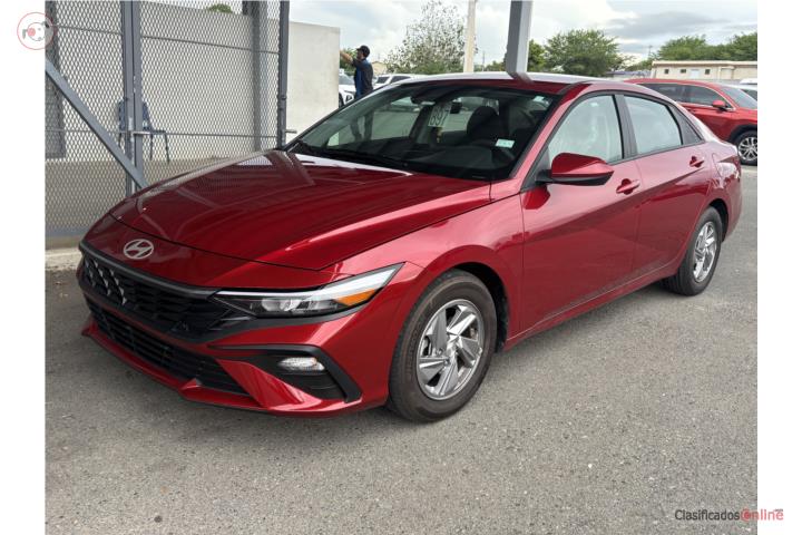 2025 Hyundai Elantra con 1,500 millas