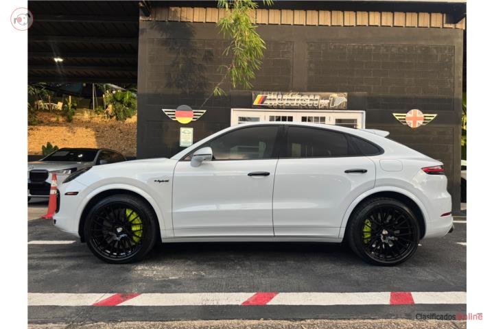 2022 PORSCHE CAYENNE TURBO S E