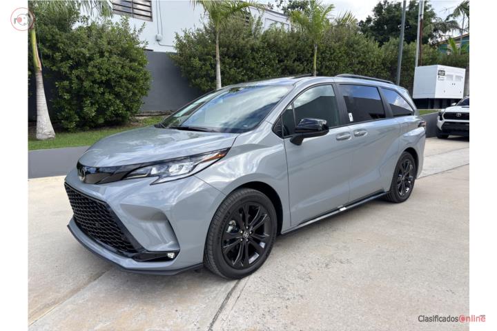 2026 TOYOTA SIENNA XSE HIBRIDA