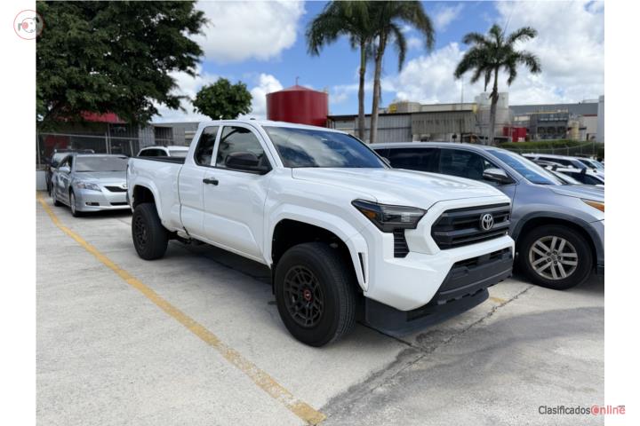 Toyota Tacoma 2024  Cabina y Media